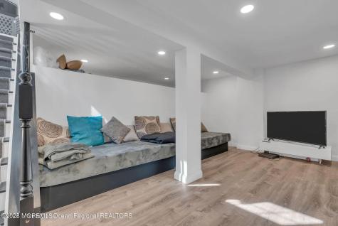 373 W Park Avenue Oakhurst NJ 07755