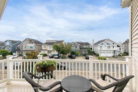 12 Captains Court Manasquan NJ 08736