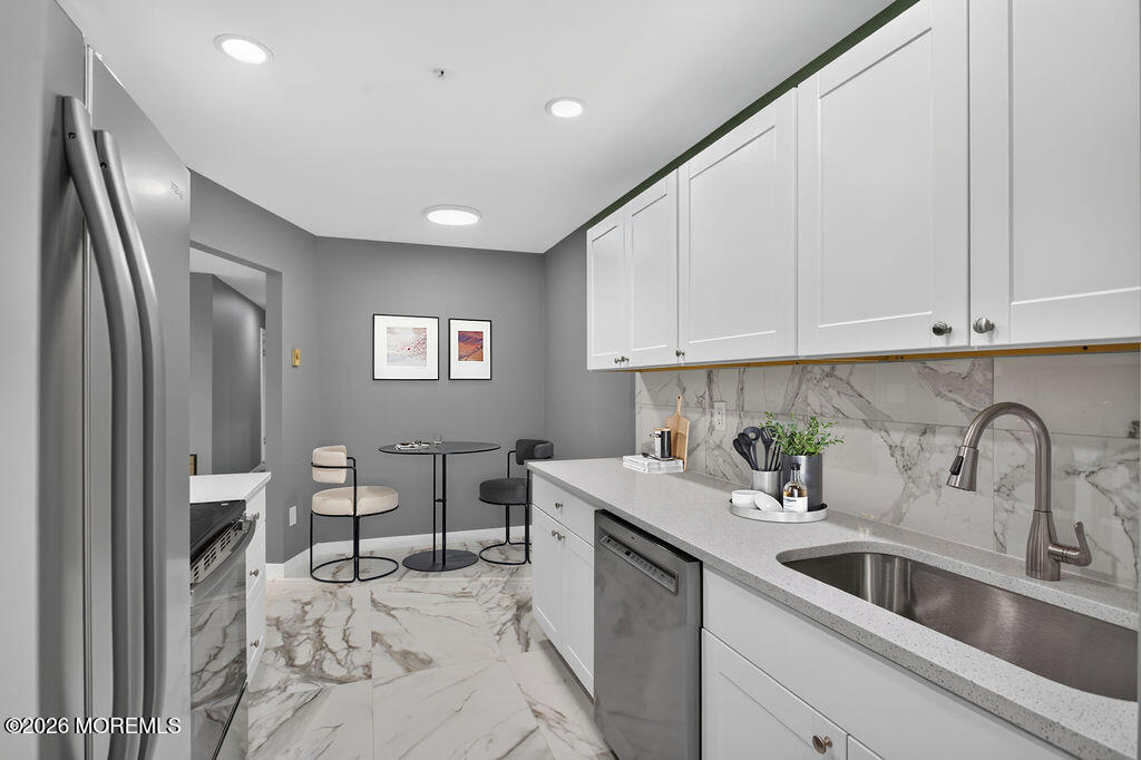 27 Meadow Green Circle Manalapan NJ 07726