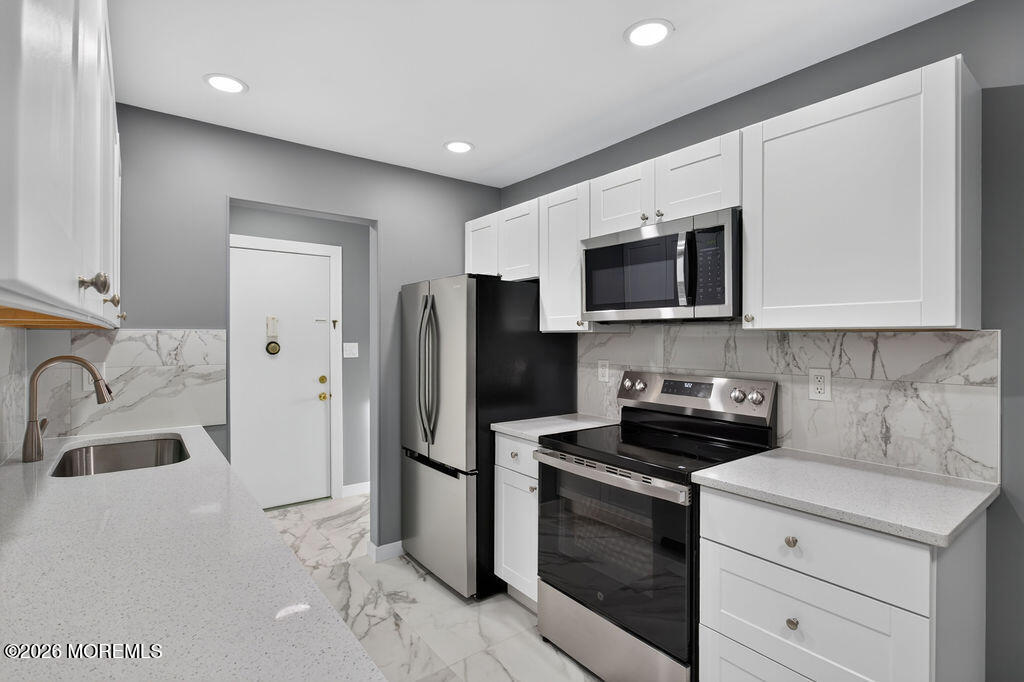 27 Meadow Green Circle Manalapan NJ 07726