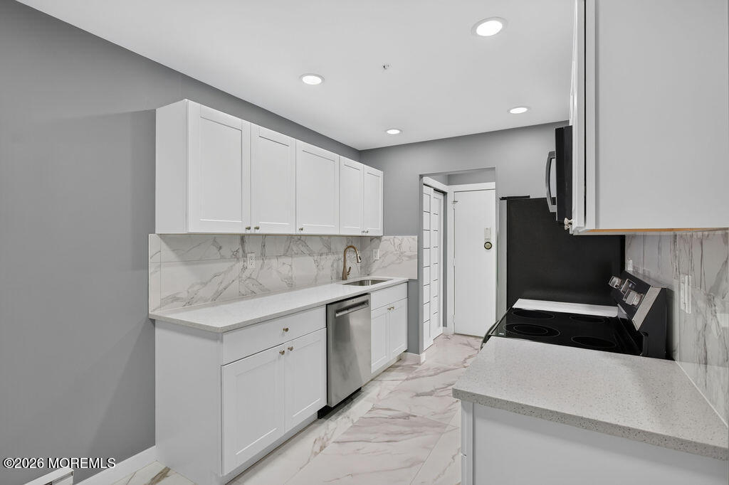 27 Meadow Green Circle Manalapan NJ 07726