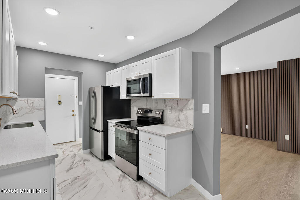27 Meadow Green Circle Manalapan NJ 07726