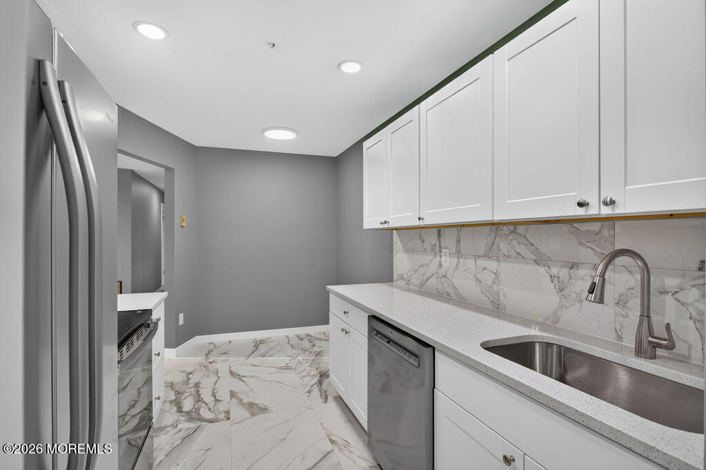 27 Meadow Green Circle Manalapan NJ 07726