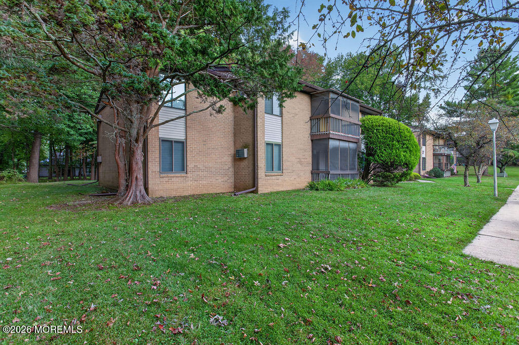 27 Meadow Green Circle Manalapan NJ 07726