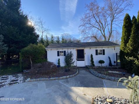 41 Church Road Howell NJ 07731
