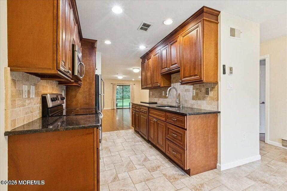 70 Overlook Way Manalapan NJ 07726