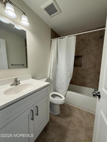5 Canary Circle Howell NJ 07731