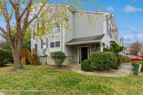 34 Chimney Court Laurence Harbor NJ 08879