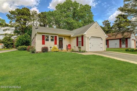 35 Auburn Street Whiting NJ 08759