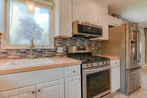 35 Auburn Street Whiting NJ 08759
