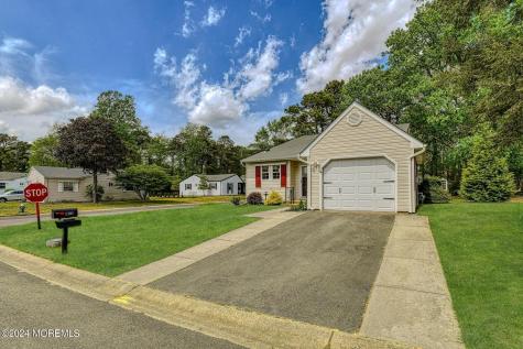 35 Auburn Street Whiting NJ 08759