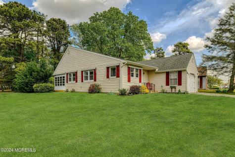 35 Auburn Street Whiting NJ 08759
