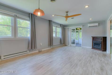 35 Auburn Street Whiting NJ 08759