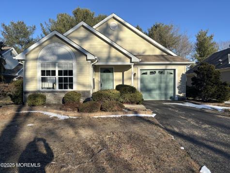 9 Strawberry Lane Lakewood NJ 08701