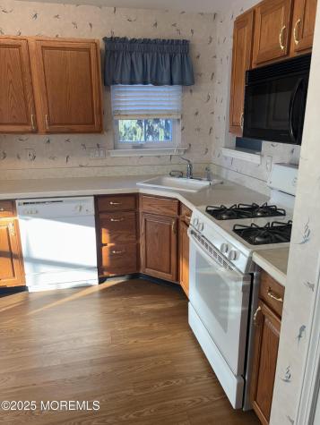 9 Strawberry Lane Lakewood NJ 08701