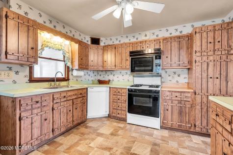 501 Cable Avenue Beachwood NJ 08722