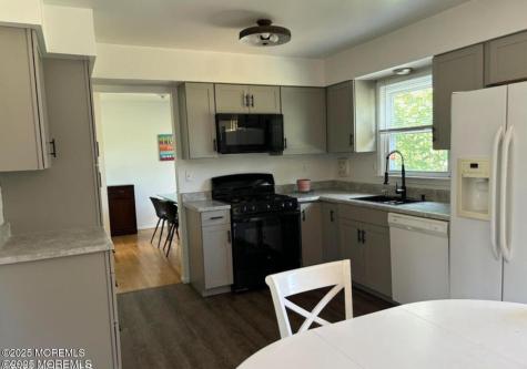 41 Heath Avenue Oakhurst NJ 07755