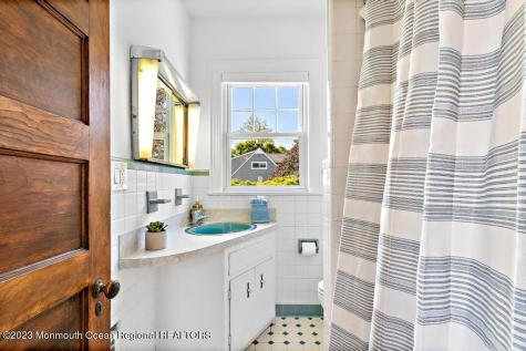 27 Shrewsbury Drive Monmouth Beach NJ 07750