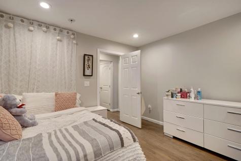 181 Larchwood Avenue Oakhurst NJ 07755