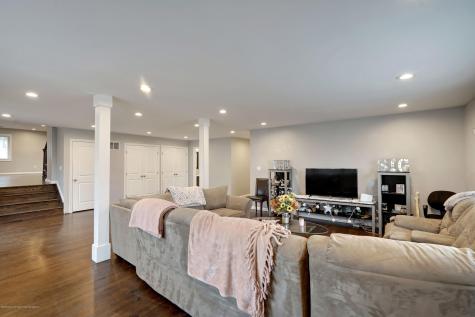 181 Larchwood Avenue Oakhurst NJ 07755