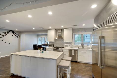 181 Larchwood Avenue Oakhurst NJ 07755