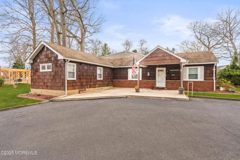 456 Harnell Avenue Oakhurst NJ 07755