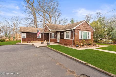456 Harnell Avenue Oakhurst NJ 07755