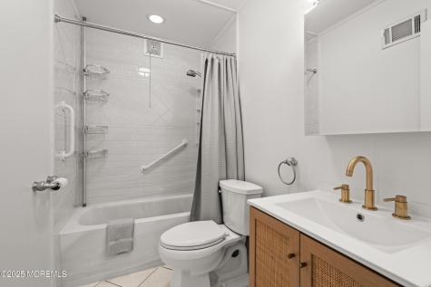 456 Harnell Avenue Oakhurst NJ 07755