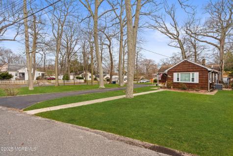 456 Harnell Avenue Oakhurst NJ 07755