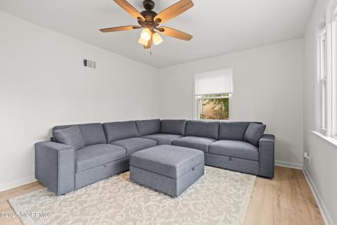 456 Harnell Avenue Oakhurst NJ 07755