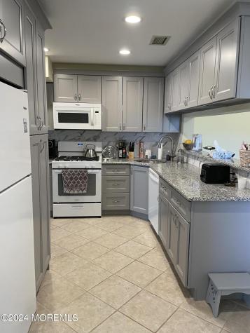 5 Gimbel Place Oakhurst NJ 07755