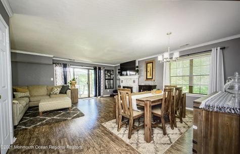 24 Balmoral Court Matawan NJ 07747