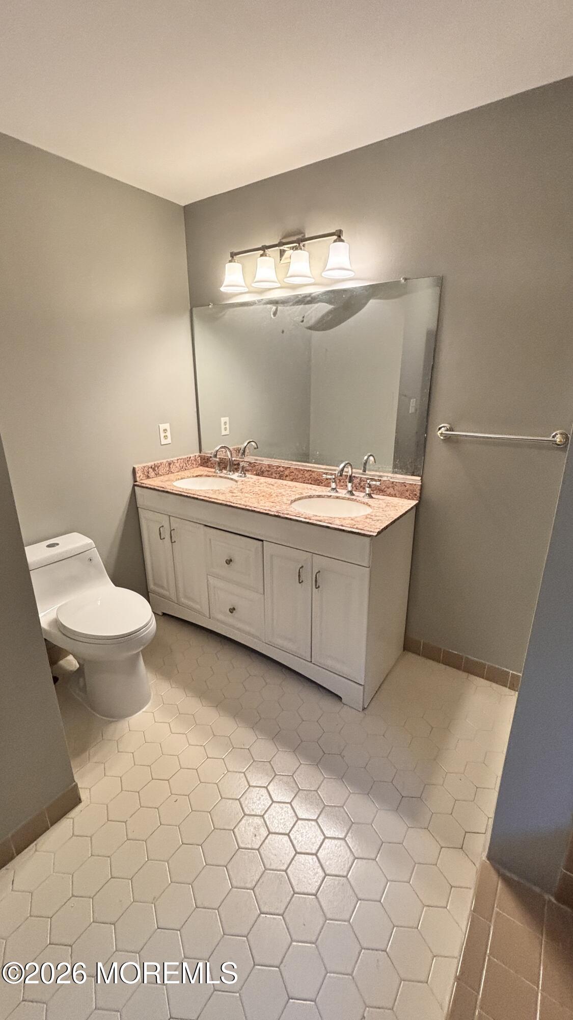 37 Lone Star Lane Manalapan NJ 07726