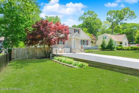 209 Woodcrest Road Oakhurst NJ 07755