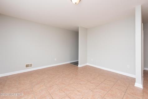 41 Seabreeze Way Keansburg NJ 07734