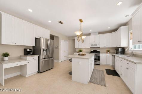 14 Heathrow Court Marlboro NJ 07746
