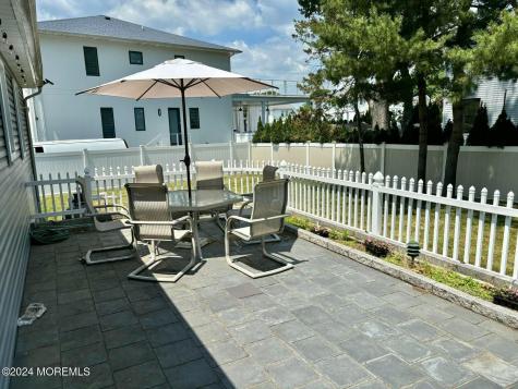 311 Roosevelt Avenue Oakhurst NJ 07755