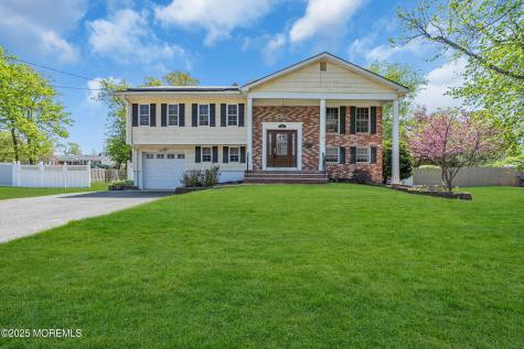 12 Windsor Road Howell NJ 07731