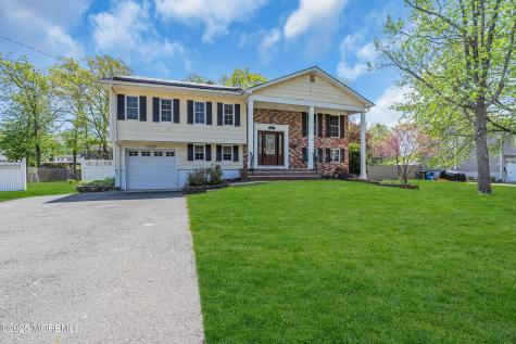 12 Windsor Road Howell NJ 07731
