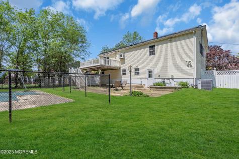 12 Windsor Road Howell NJ 07731