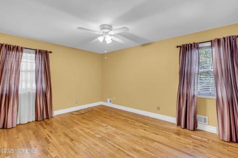 12 Windsor Road Howell NJ 07731