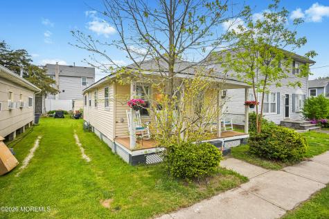 1842 Parkway Lake Como NJ 07719