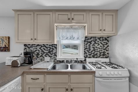 21 E Bay Way Lavallette NJ 08735