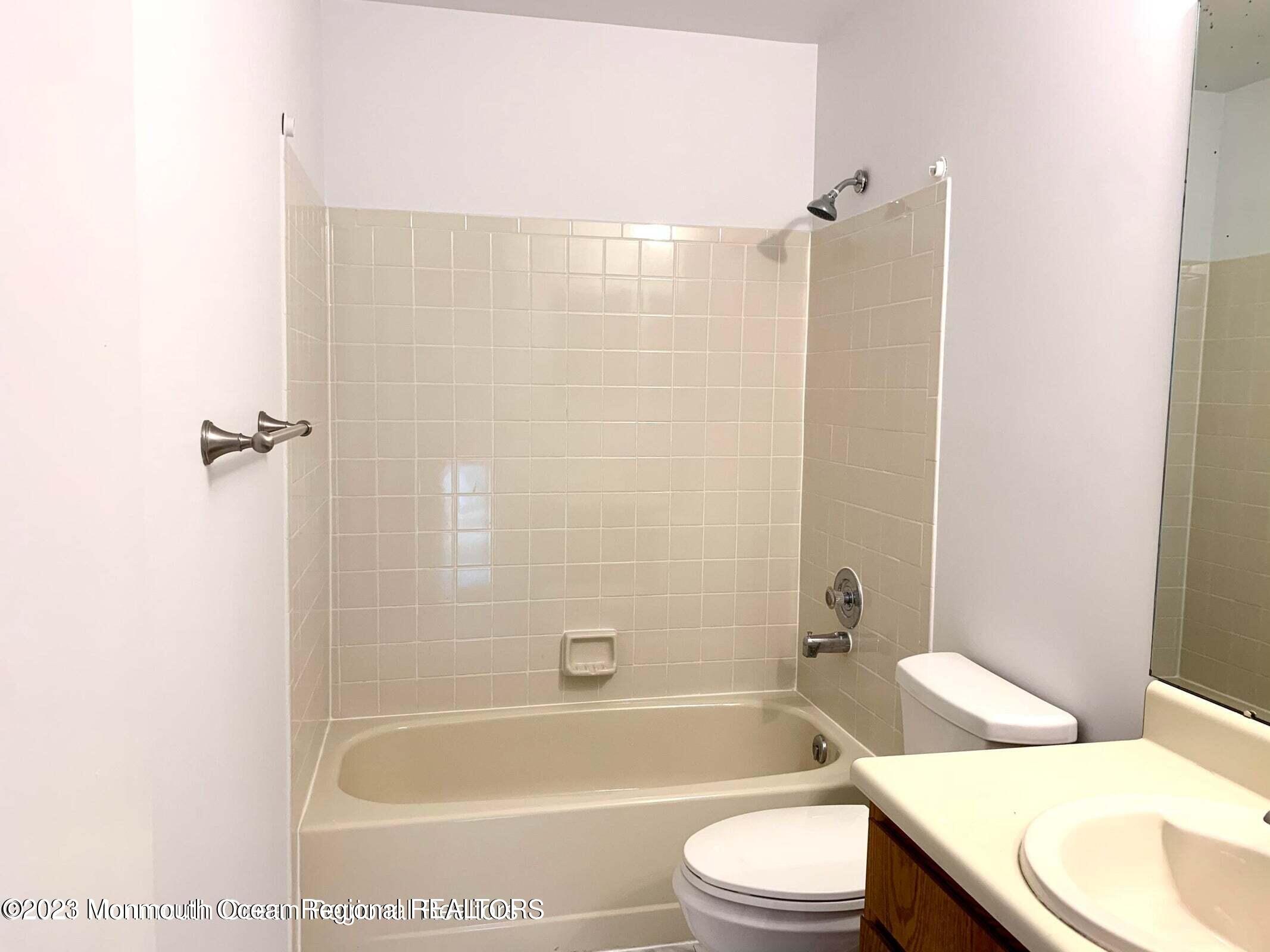 14 Delikat Lane Sayreville NJ 08872