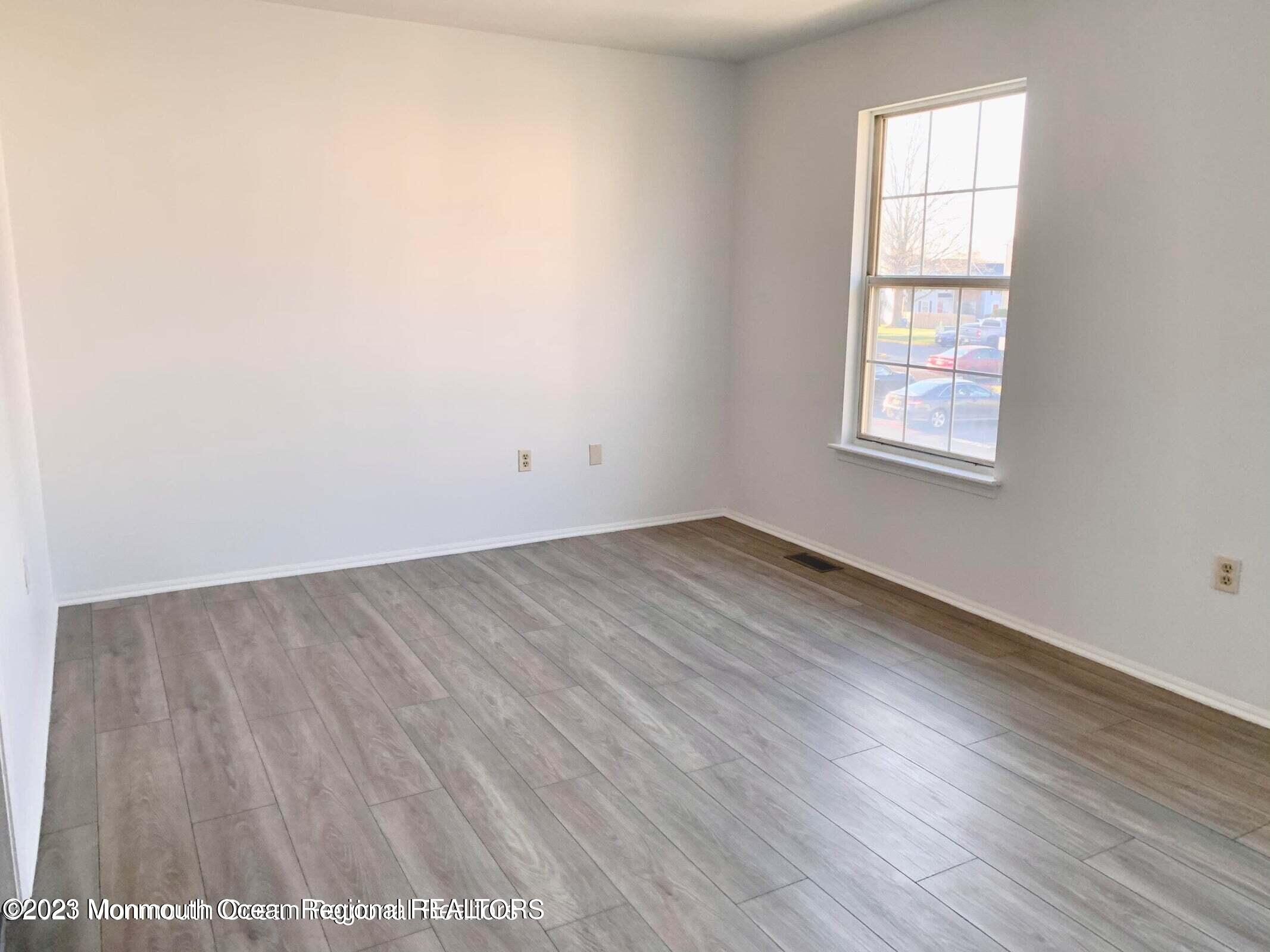 14 Delikat Lane Sayreville NJ 08872