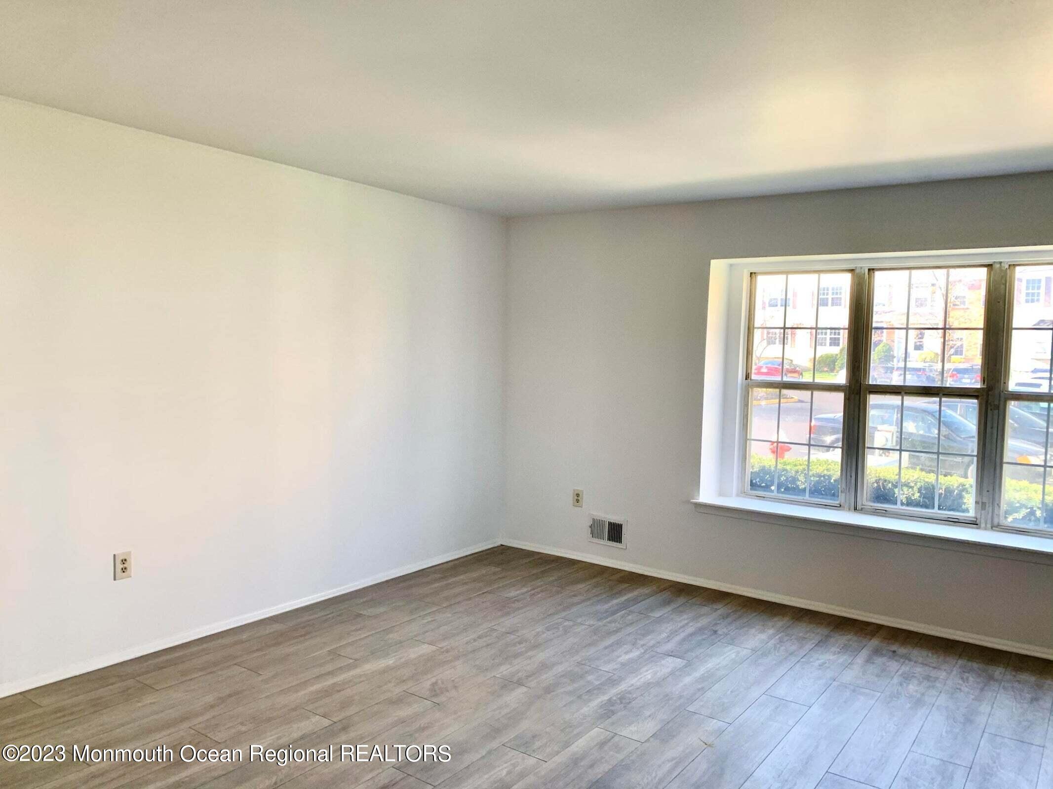 14 Delikat Lane Sayreville NJ 08872
