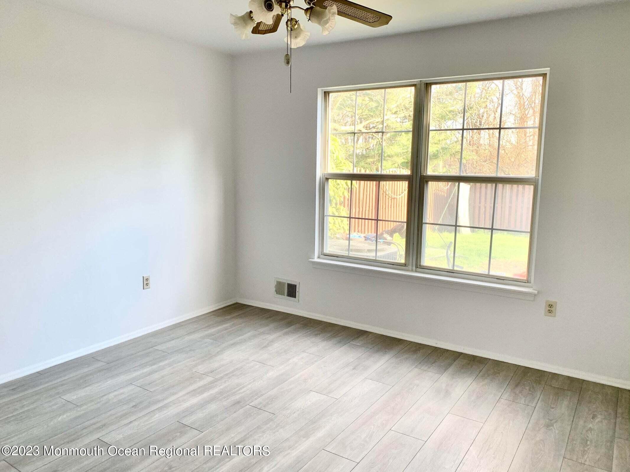 14 Delikat Lane Sayreville NJ 08872