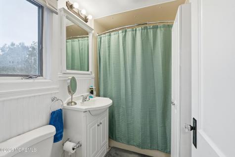 416 Roosevelt Avenue Oakhurst NJ 07755