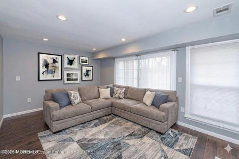 25 Duncan Way Freehold NJ 07728