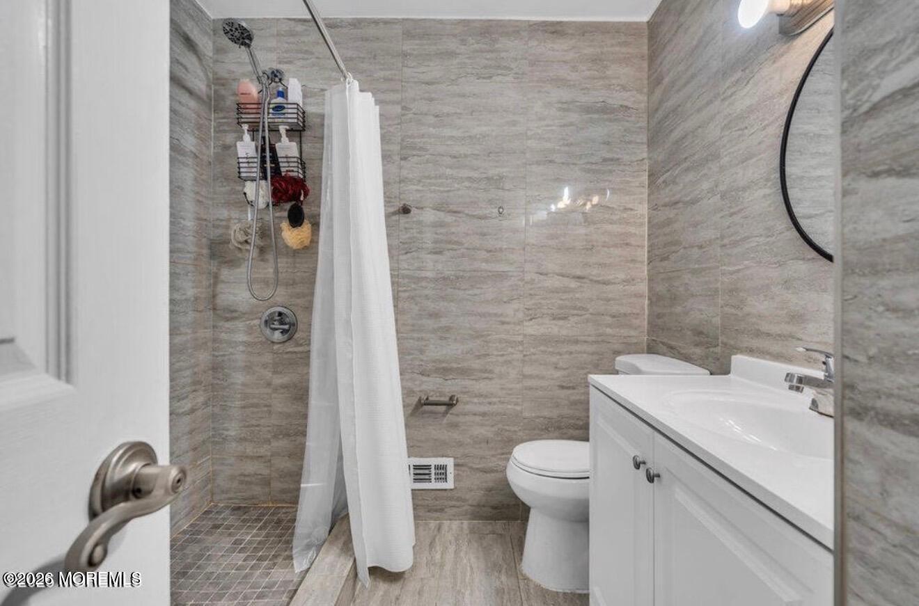 704 Carol Avenue Oakhurst NJ 07755